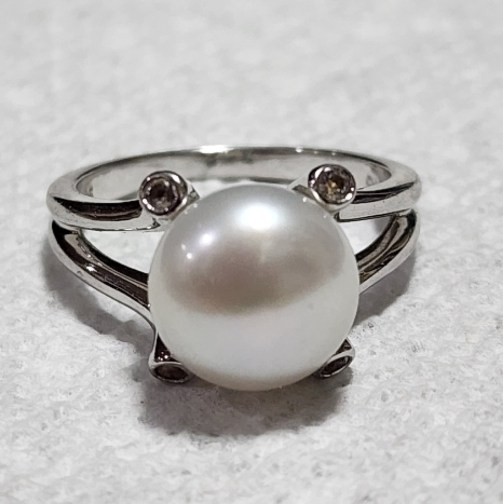 Sterling Silver large Genuine Pearl Ring size 8